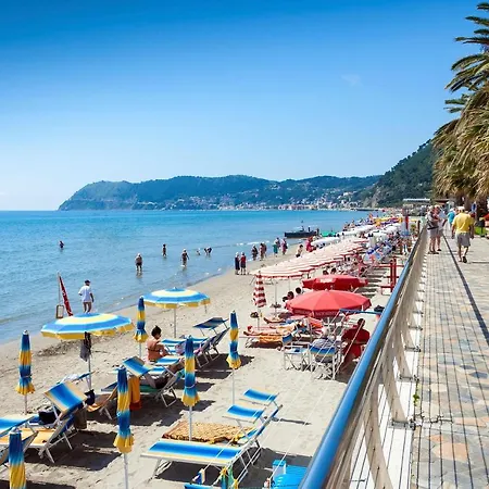 Tre Balconi Sul Mare Front Sea - Happy *